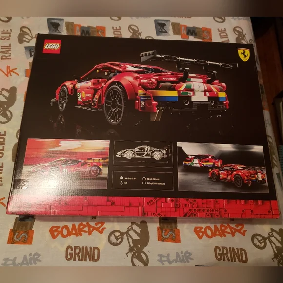LEGO Technic Ferrari 488 GTE Racing Car - Picture 3 of 6